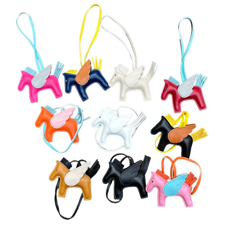 Charming Winged Horse Keychain – A Whimsical Accessory